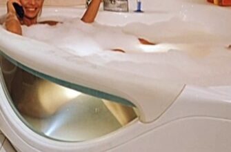 Почему ему сначала не давали, а потом стали давать, и даже за ним бегать