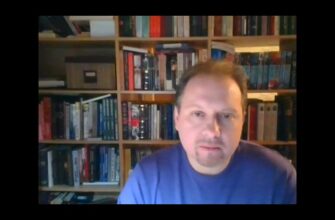 фото Матвейчева Олега Анатольевича на фоне книг