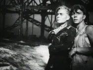 Кадр из фильма "Молодая гвардия" казнь молодогвардейцев